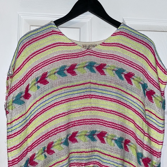 3/$30 Billabong Crop Top - Picture 2 of 9